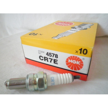 CR7E Suzuki AN-400 Burgman NGK Spark Plug CR7E