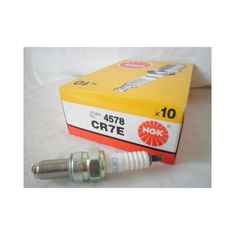 CR7E  NGK Spark Plug Yamaha T-MAX 500 XT-660R/X CR7E