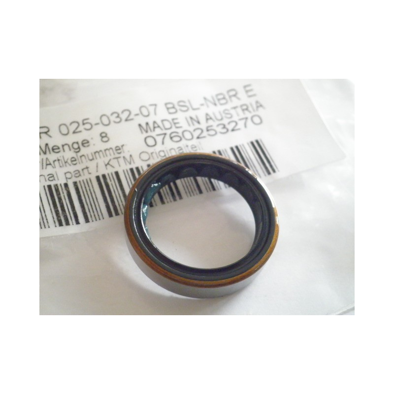 0760253270  Shaft Seal Ring 25x32x7 