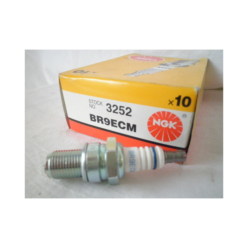 BR9ECM  NGK Spark Plug BR9ECM